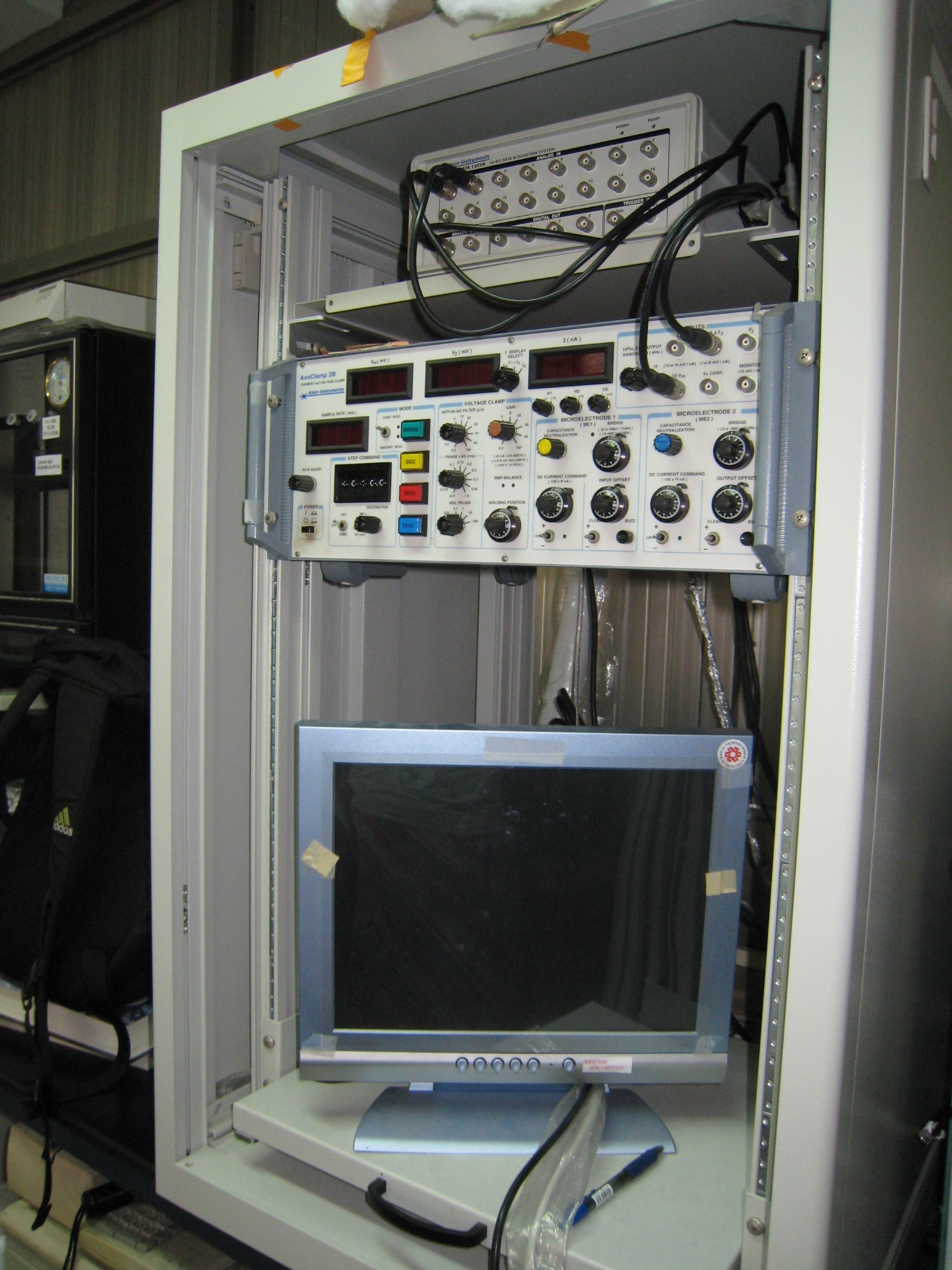 Axoclamp-2 B 電流放大器與類比數位資料轉換器
